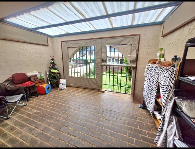 3 BEDROOM TOWNHOUSE FOR SALE IN SINOVILLE